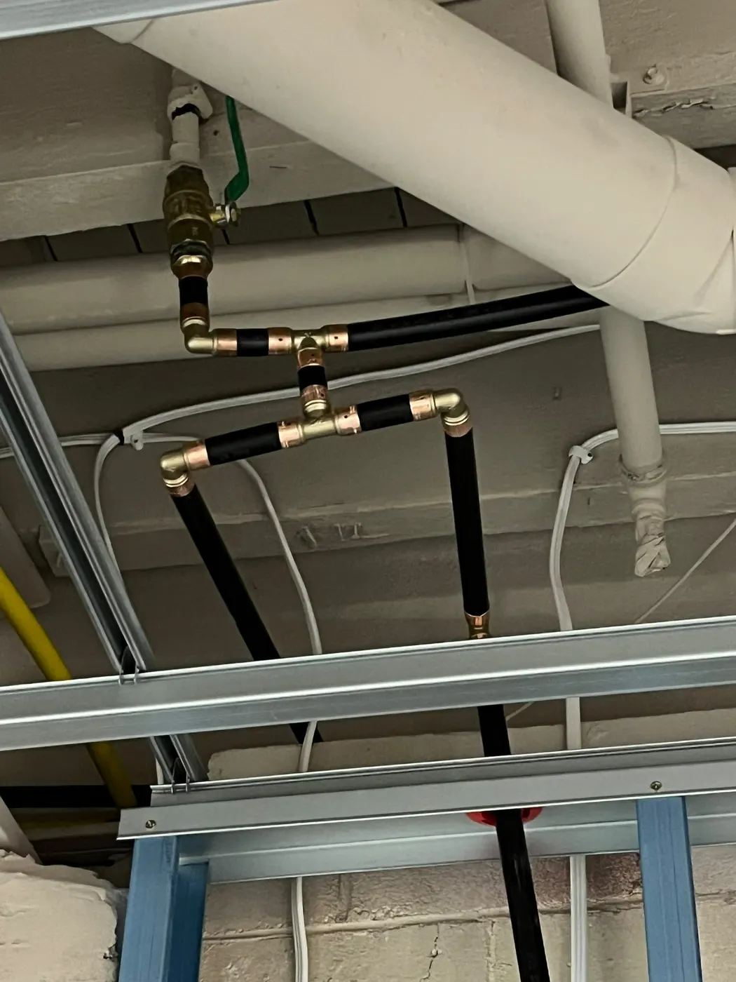 Ceiling water and gas reticulation
