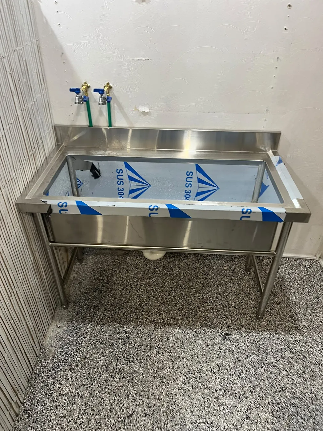 Commercial stainless sink