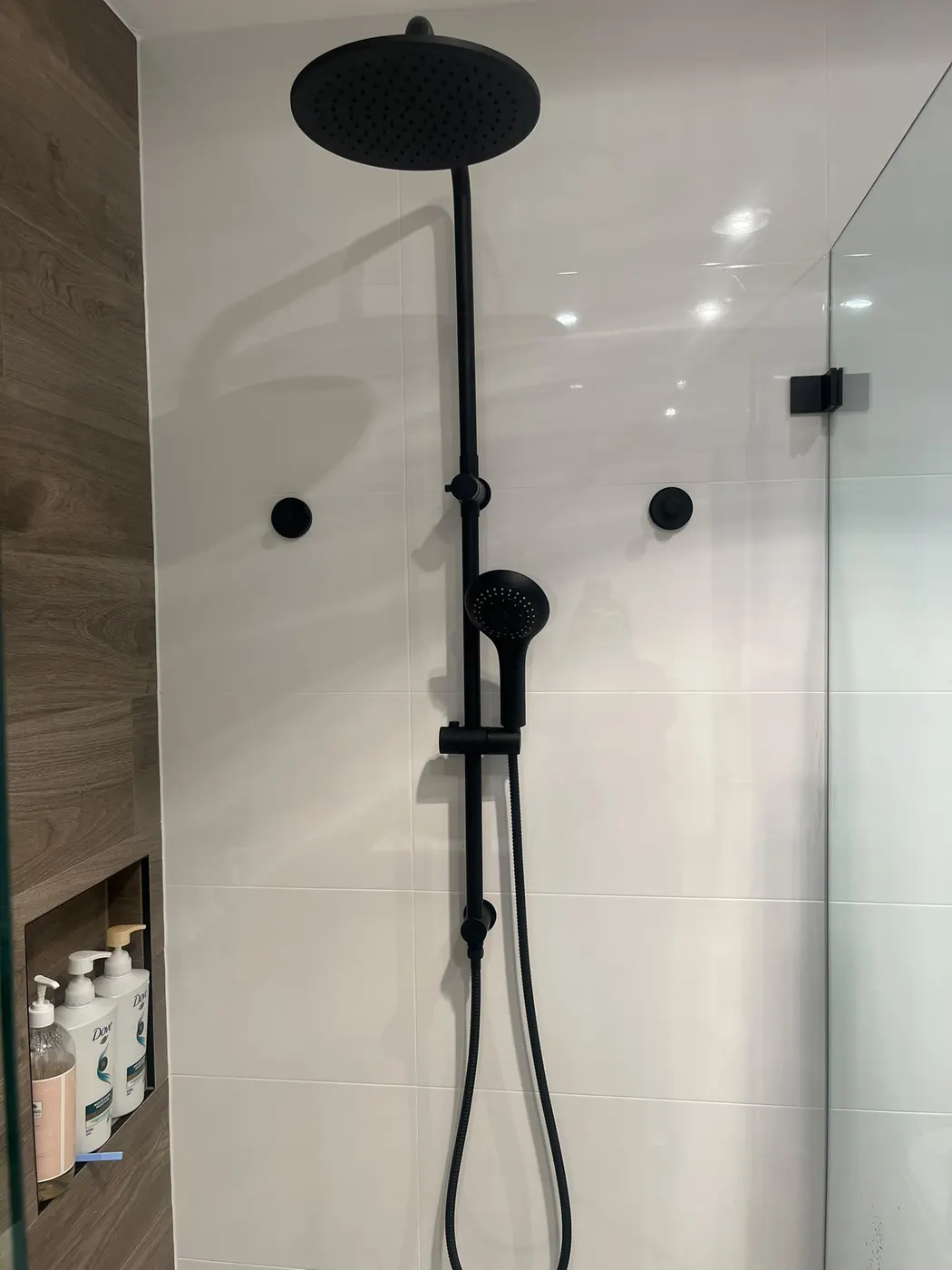 Rail shower with rain head