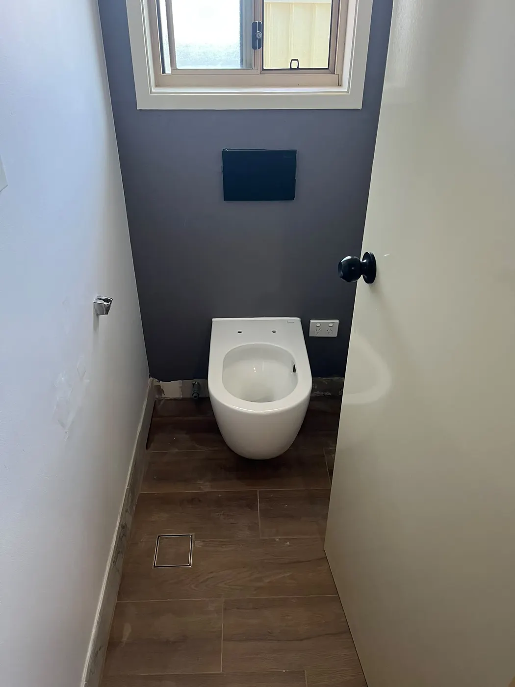 Wall-hung toilet