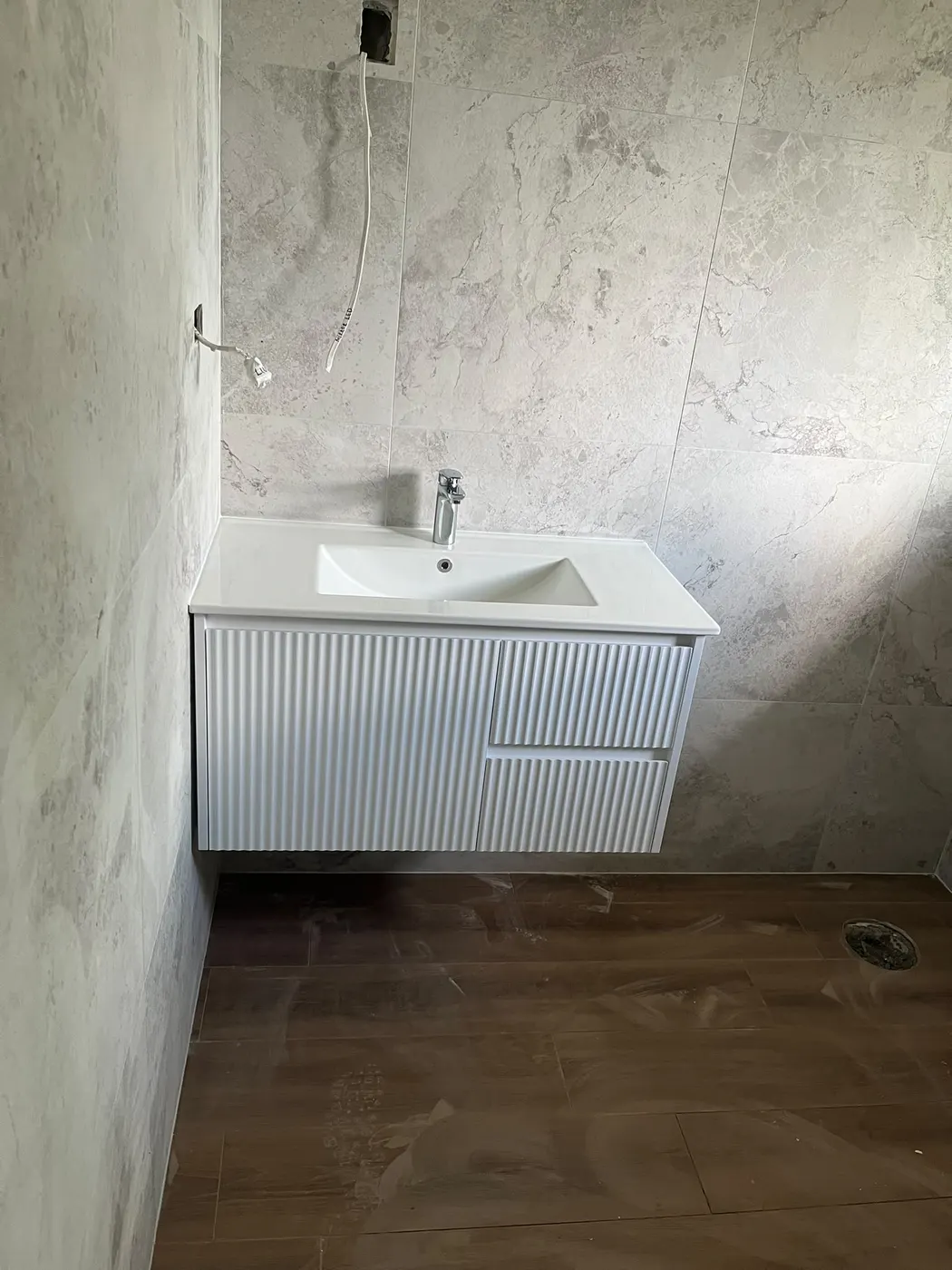 Wall-hung vanity